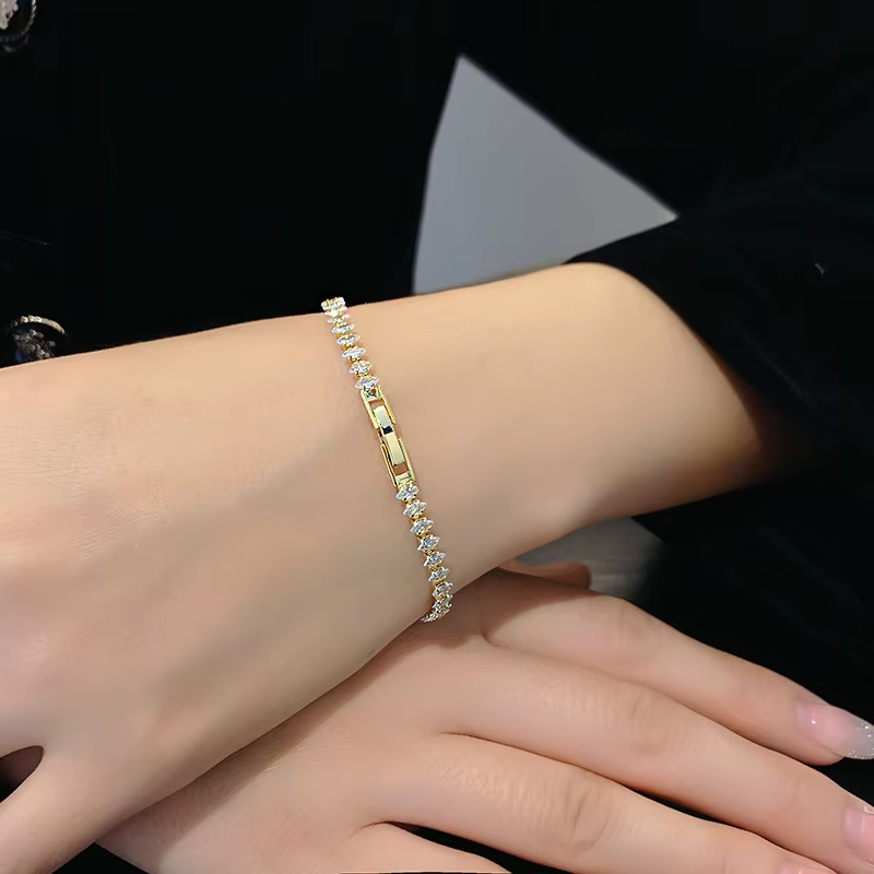 Dainty Gold CZ Bracelet – Wome - Formal Gala Wear Women recension och pris