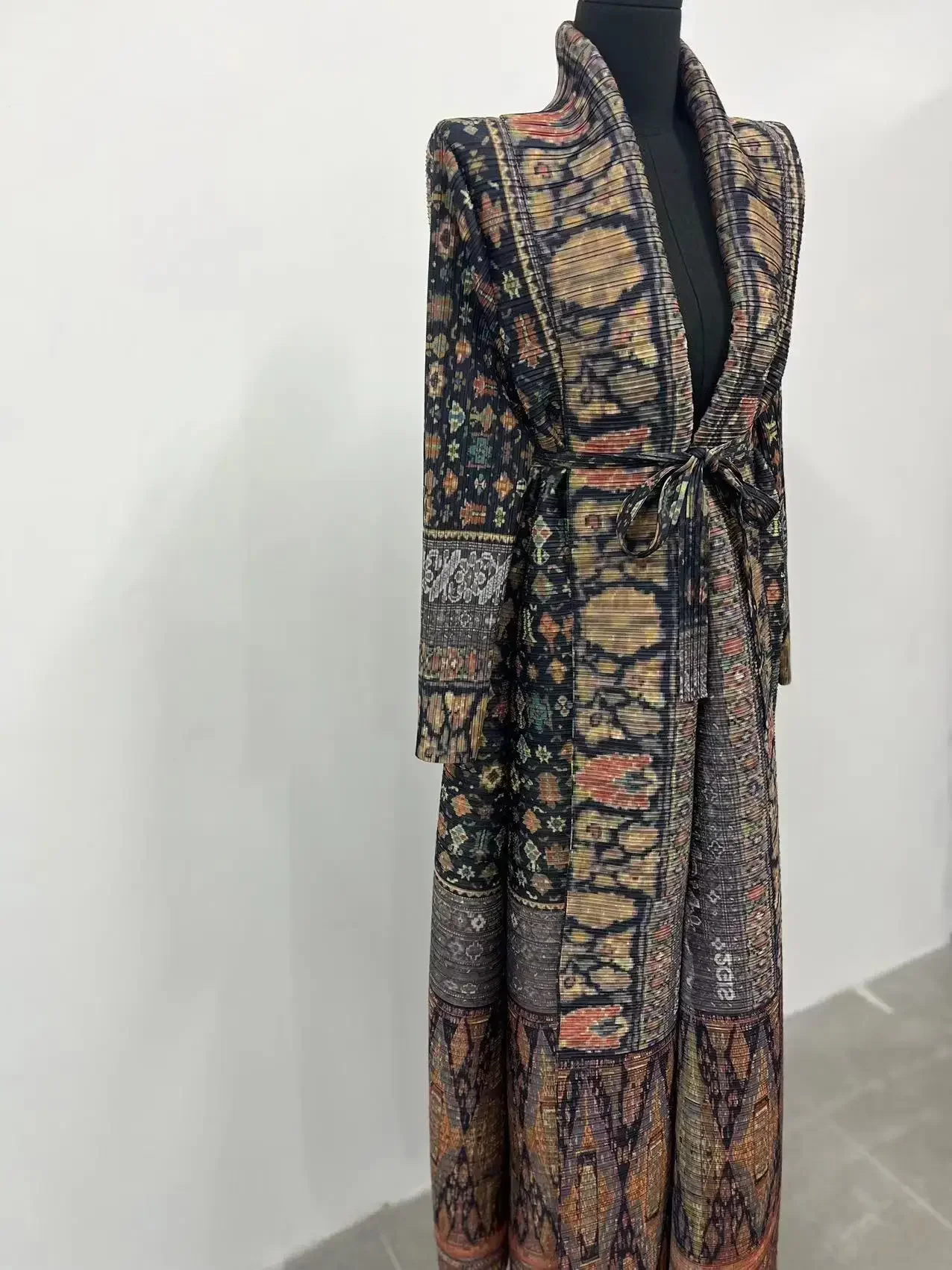 Miyake Pleated Print Foldable  - Trench Coat Formal recension och pris